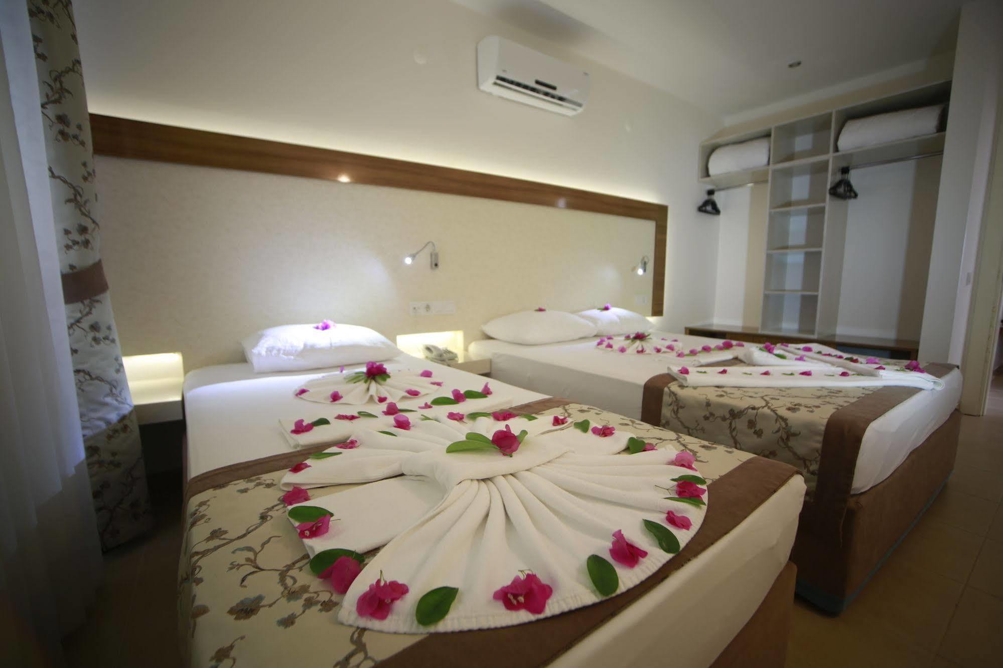 Apart Otel Almera Park 3*