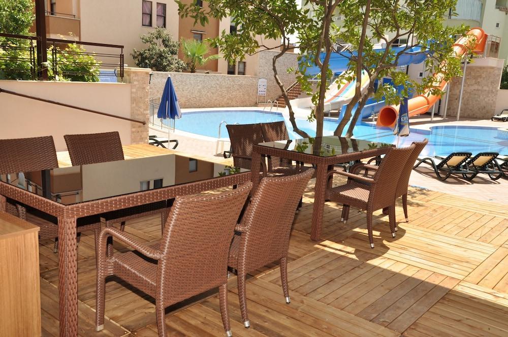 Almera Park Hotel de apartamente