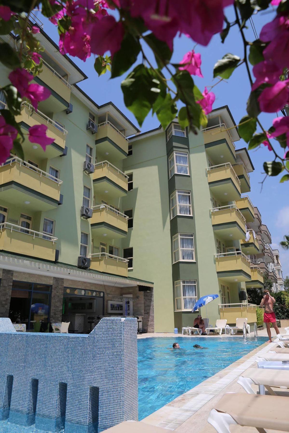 Almera Park Hotel de apartamente